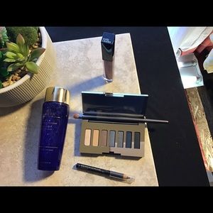 Estée Lauder Cosmetic Bundle